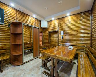 Transcarpathian Kolyba reviews, bath/sauna Kyiv Shevchenko district st. Bogdan Gavrilishin 12/16, entrance from the restaurant, photo, address with a travel card.
