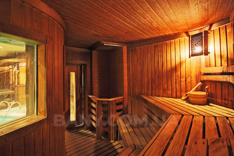 люди в сауне. мужская сауна. мужская сауна. мужчина в бини. мужчины в бане.